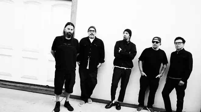 Image: Dia de los DEFTONES